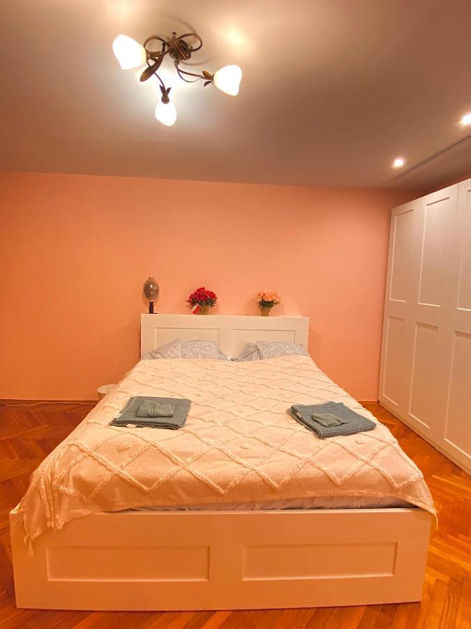 Entire Apartment In A Super Location - Cheap Monthly Rate Краков Экстерьер фото