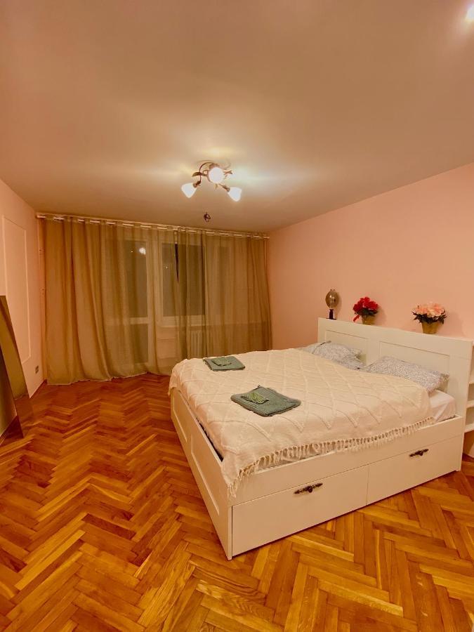 Entire Apartment In A Super Location - Cheap Monthly Rate Краков Экстерьер фото