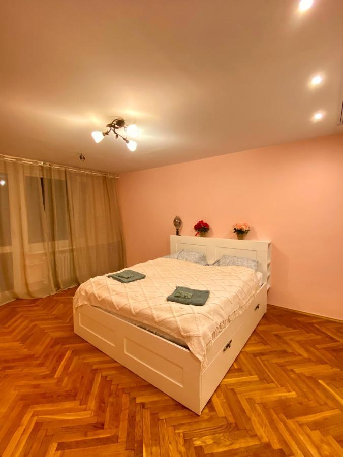 Entire Apartment In A Super Location - Cheap Monthly Rate Краков Экстерьер фото